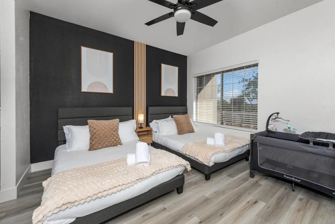 Comfy 2Br-Pool, Yoga Rm, Gym, Cabanas, Bbq,Prkng 斯科茨 0*,  美国